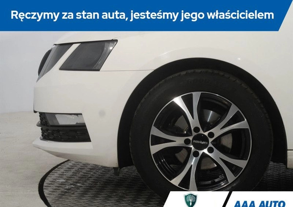 Skoda Octavia cena 43000 przebieg: 177047, rok produkcji 2017 z Połczyn-Zdrój małe 232